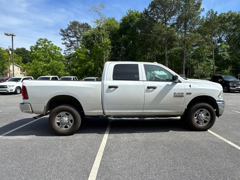 Used 2015 RAM 2500 Tradesman w/ Chrome Appearance Group AWD/4WD image 4