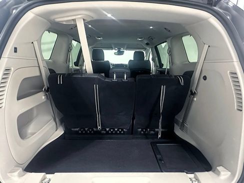 Used 2022 Chrysler Pacifica Touring-L FWD image 9