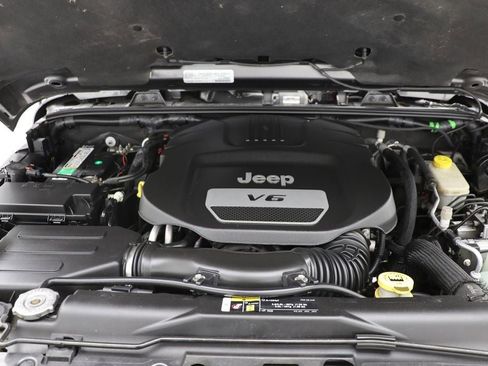 Used 2017 Jeep Wrangler Unlimited Rubicon w/ Dual Top Group AWD/4WD image 31