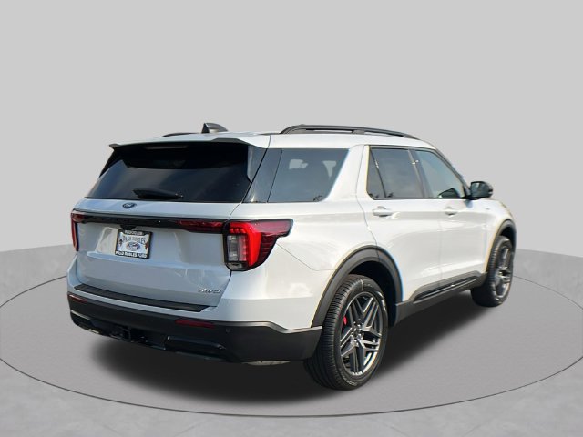 New 2026 Ford Explorer ST-Line w/ ST-Line Street Pack AWD/4WD image 3
