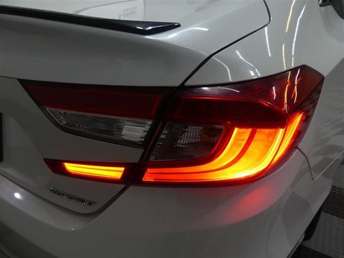 Used 2021 Honda Accord Sport image 13