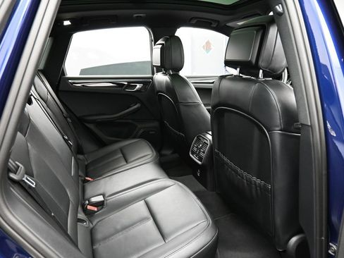 Certified 2025 Porsche Macan AWD/4WD image 28