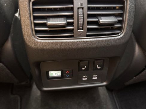 Used 2025 Nissan Rogue Platinum w/ Platinum Premium Package image 18