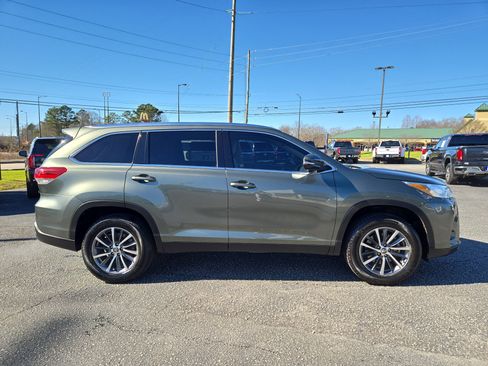 Used 2019 Toyota Highlander XLE image 6