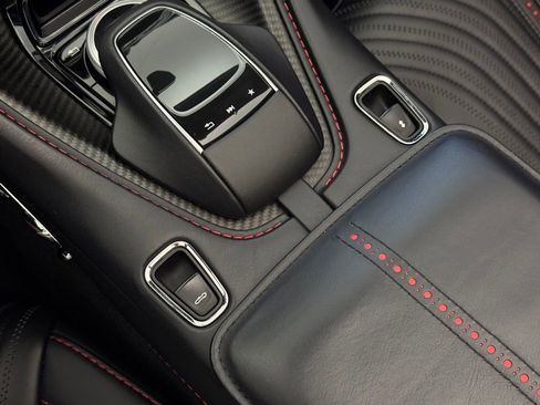 Used 2023 Aston Martin DB11 Volante image 35