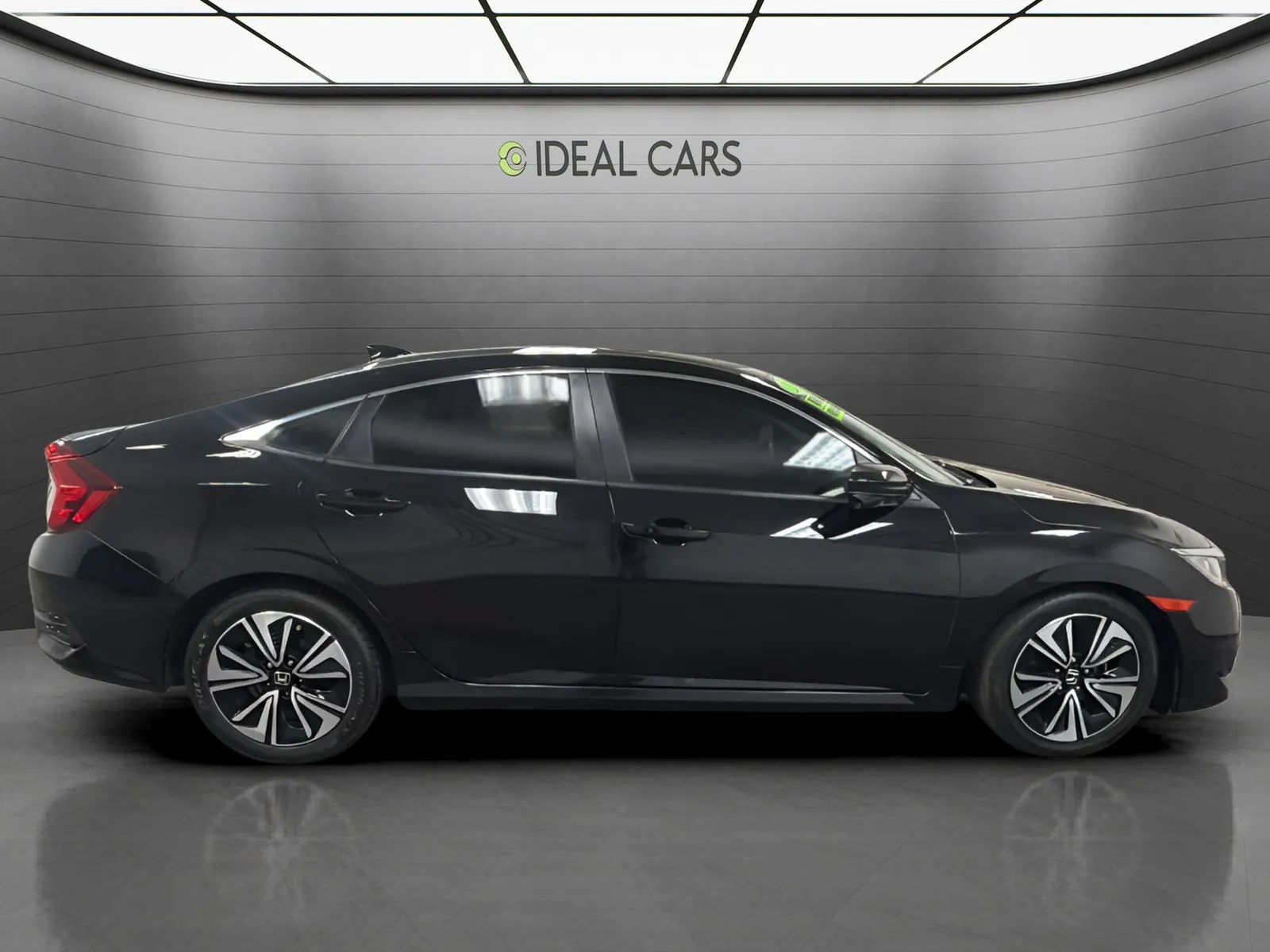 Used 2018 Honda Civic EX-T image 4