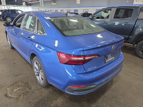 Used 2024 Volkswagen Jetta SE FWD image 4