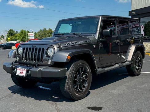Used 2017 Jeep Wrangler Unlimited Sahara AWD/4WD image 8