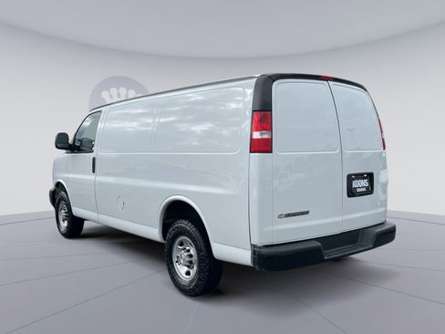 Used 2021 Chevrolet Express 2500 RWD image 8