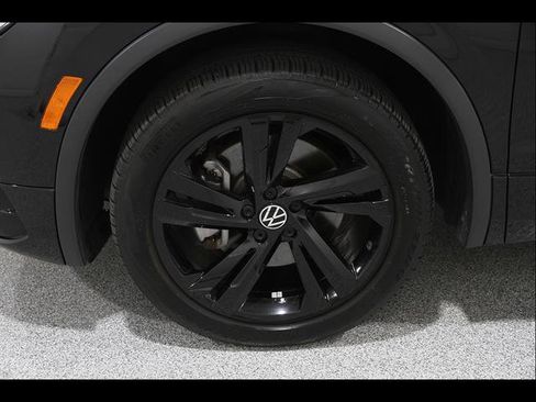 Certified 2024 Volkswagen Tiguan SE R-Line AWD/4WD image 22