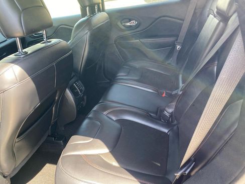 Used 2020 Jeep Cherokee Trailhawk w/ Cold Weather Group AWD/4WD image 13