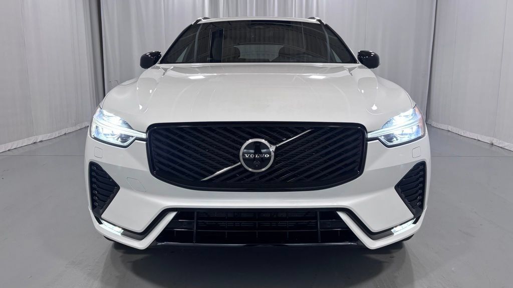 Certified 2026 Volvo XC60 B5 Plus AWD/4WD image 3