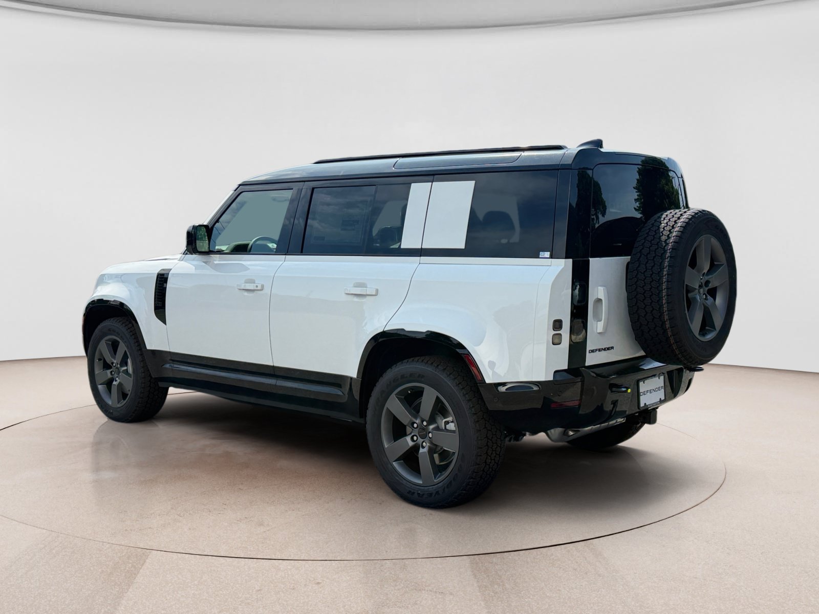 New 2026 Land Rover Defender 110 X-Dynamic SE AWD/4WD image 3