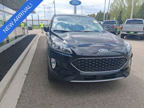 Used 2022 Ford Escape Titanium w/ Class II Trailer Tow Package AWD/4WD image 2