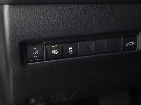 Used 2022 Toyota Venza XLE AWD/4WD image 12