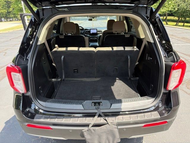 Used 2020 Ford Explorer XLT w/ Equipment Group 202A AWD/4WD image 30