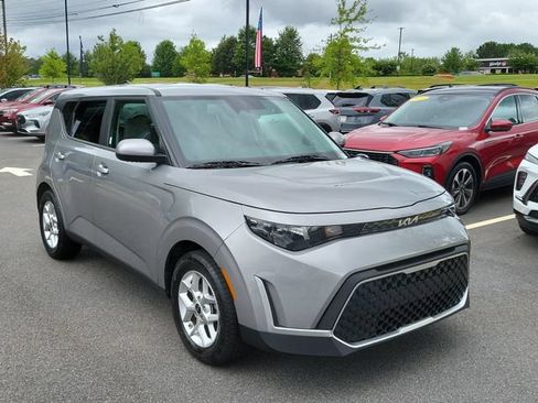 Certified 2023 Kia Soul LX w/ Option Group 015 FWD image 3