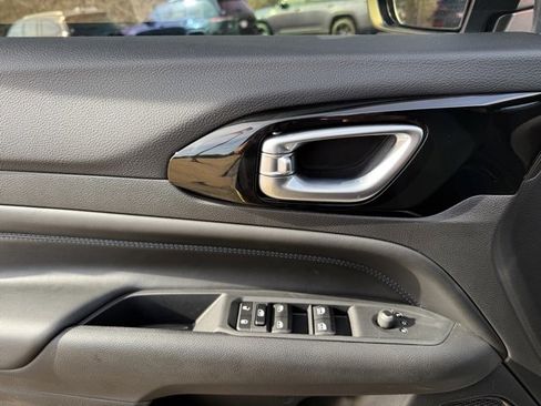 New 2026 Jeep Compass Latitude image 15