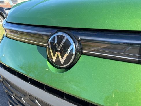 Used 2025 Volkswagen Taos SE image 10