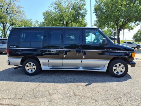 Used 2005 Ford E-150 and Econoline 150 RWD image 6