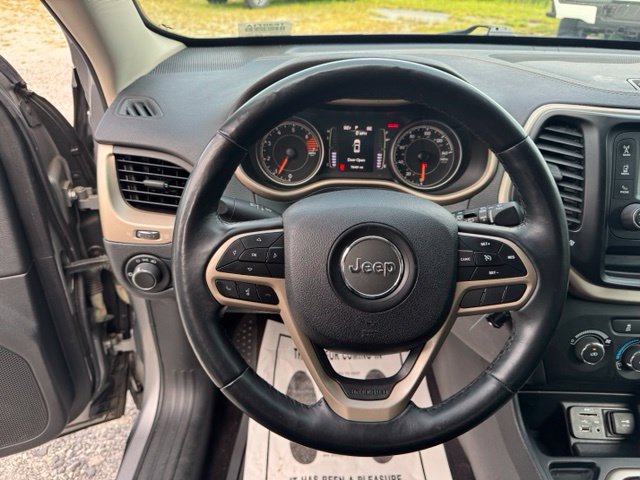 Used 2017 Jeep Cherokee Sport FWD image 18