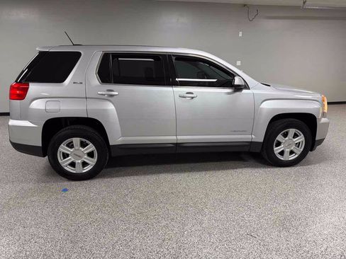 Used 2016 GMC Terrain SLE FWD image 2