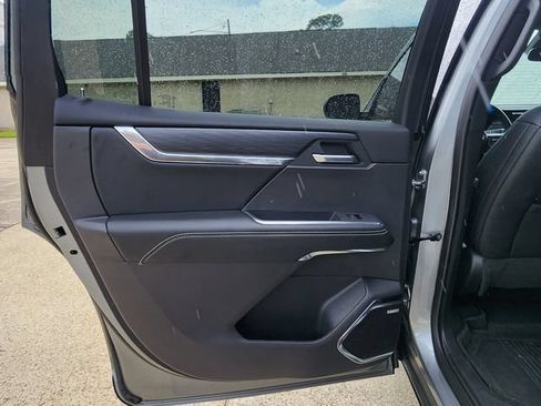 Used 2025 GMC Acadia Elevation w/ Elevation Premium Package FWD image 10
