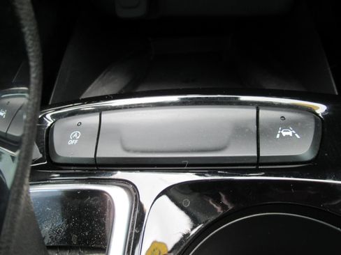 Used 2025 Chevrolet Trax LT w/ Sunroof Package FWD image 27