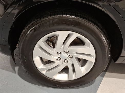 Certified 2025 Land Rover Discovery Sport S image 8