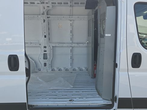 Used 2023 RAM ProMaster 2500 w/ Convenience Group FWD image 10