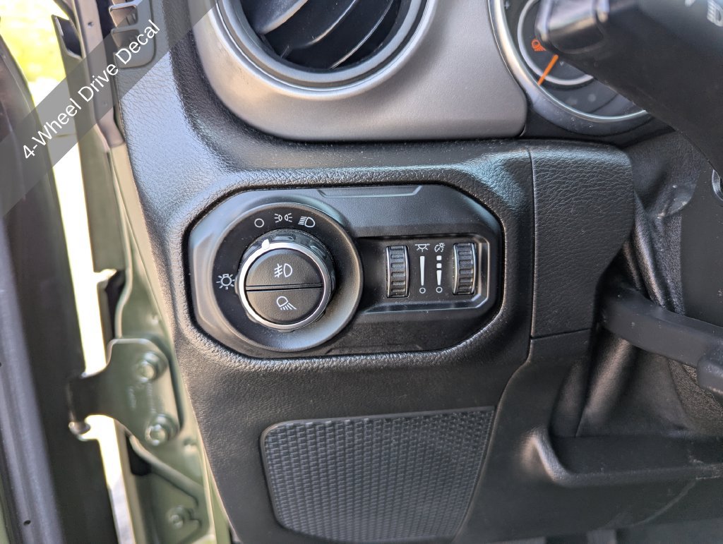 Used 2022 Jeep Gladiator Sport AWD/4WD image 17