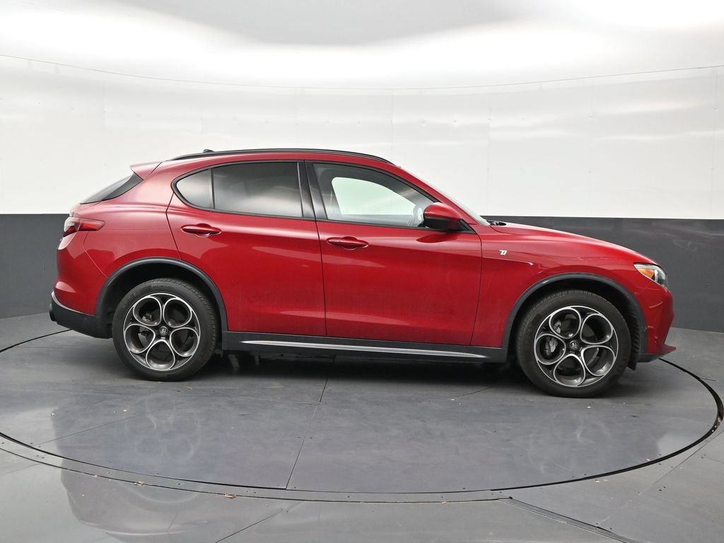Used 2022 Alfa Romeo Stelvio Ti w/ Active Assist Plus Package AWD/4WD image 6