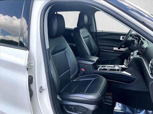 Used 2023 Ford Explorer XLT w/ Equipment Group 202A RWD image 9