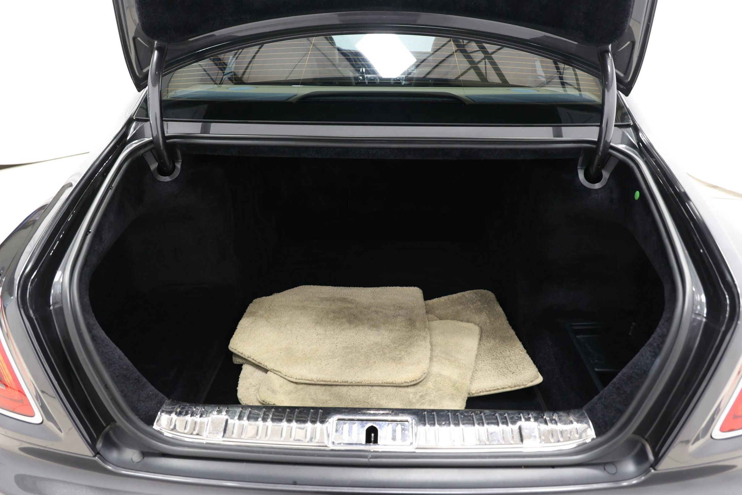 Used 2011 Rolls-Royce Ghost RWD image 76