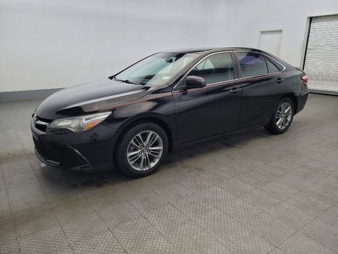Used 2016 Toyota Camry SE image 2