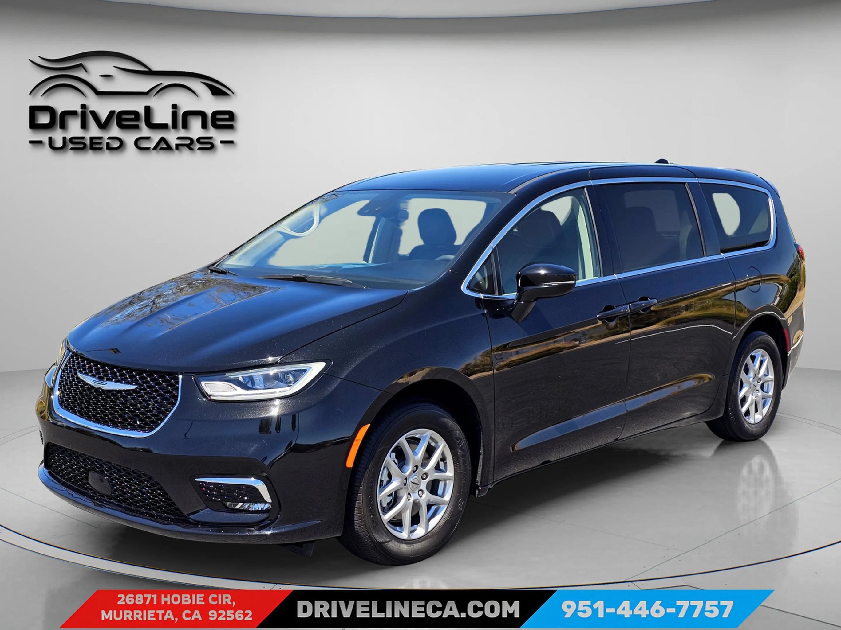 Used 2024 Chrysler Pacifica Touring-L FWD image 1