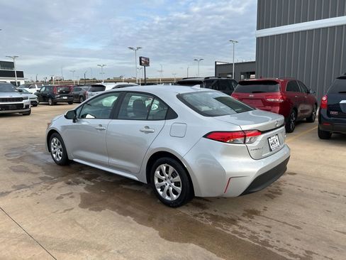 Used 2026 Toyota Corolla LE FWD image 2