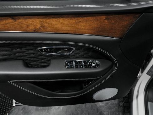 Used 2023 Bentley Bentayga Extended Wheelbase image 12