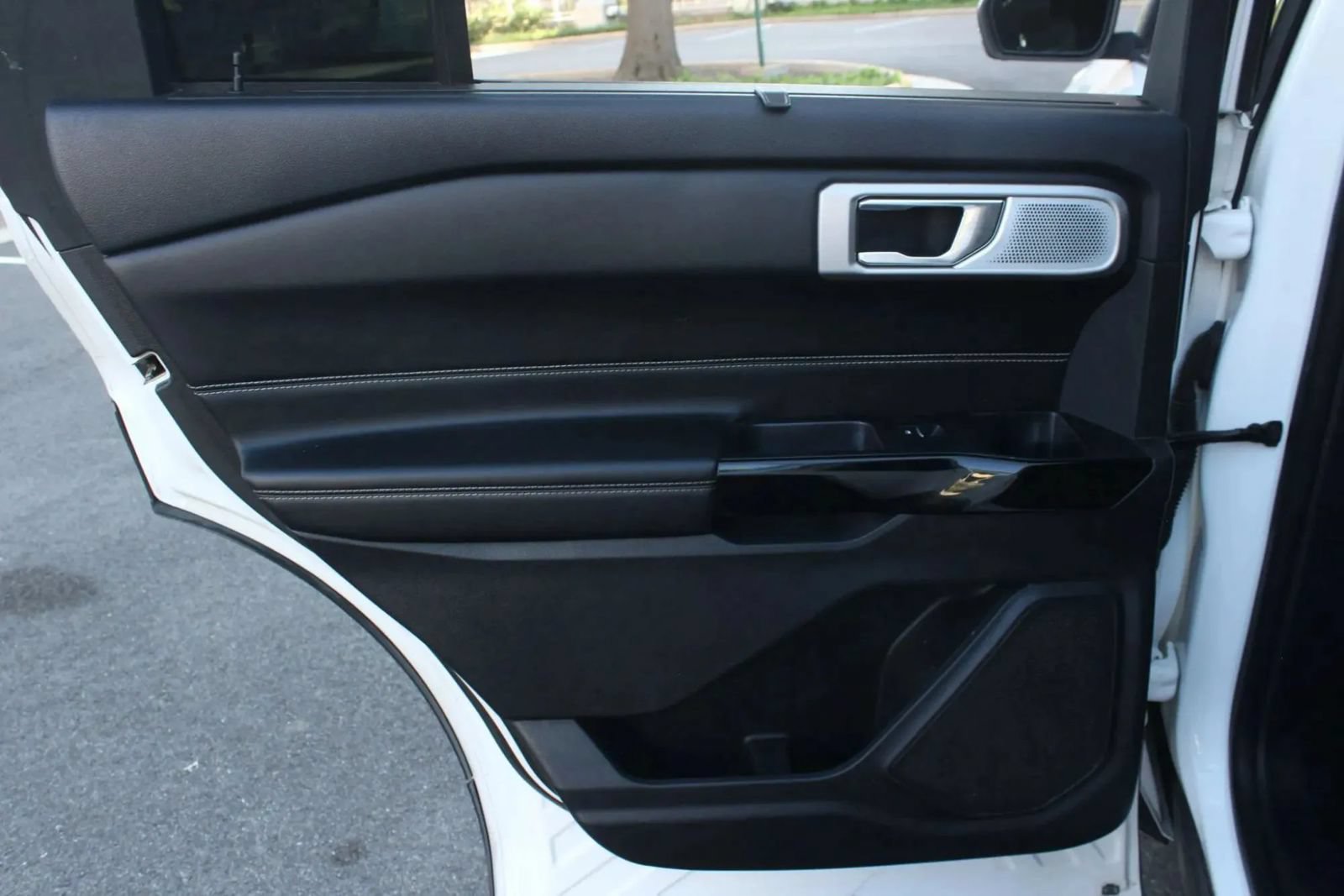 Used 2022 Ford Explorer ST w/ Equipment Group 401A AWD/4WD image 18