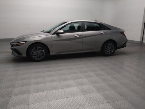 Used 2024 Hyundai Elantra SEL image 2