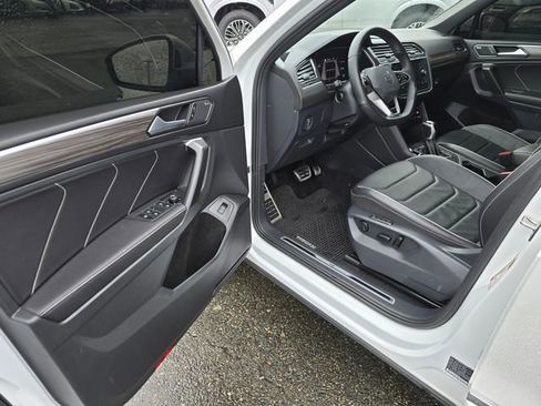 Used 2024 Volkswagen Tiguan SEL R-Line AWD/4WD image 18