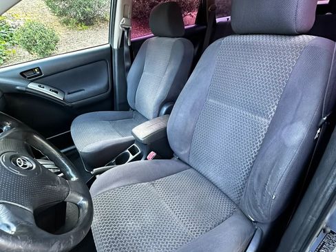 Used 2005 Toyota Matrix FWD image 13