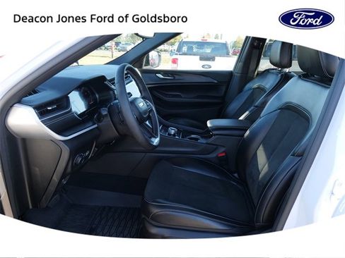 Used 2024 Jeep Grand Cherokee L Altitude image 17