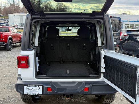 Used 2018 Jeep Wrangler Unlimited Sahara w/ Dual Top Group image 12