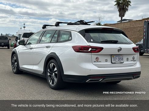 Used 2018 Buick Regal Essence w/ Driver Confidence Package #1 AWD/4WD image 4