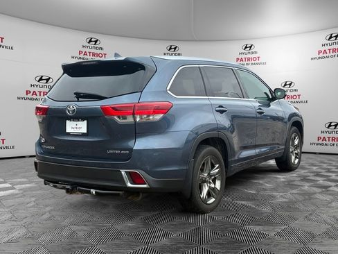 Used 2017 Toyota Highlander Limited Platinum image 3