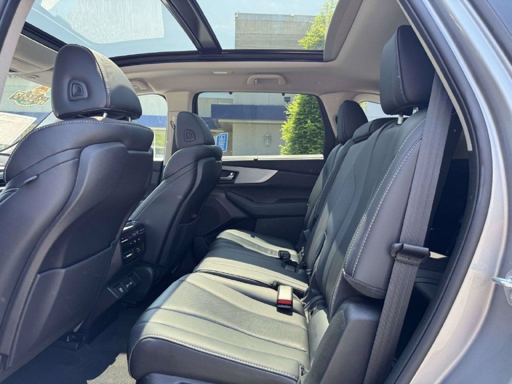 Used 2023 Acura MDX w/ Technology Package AWD/4WD image 10