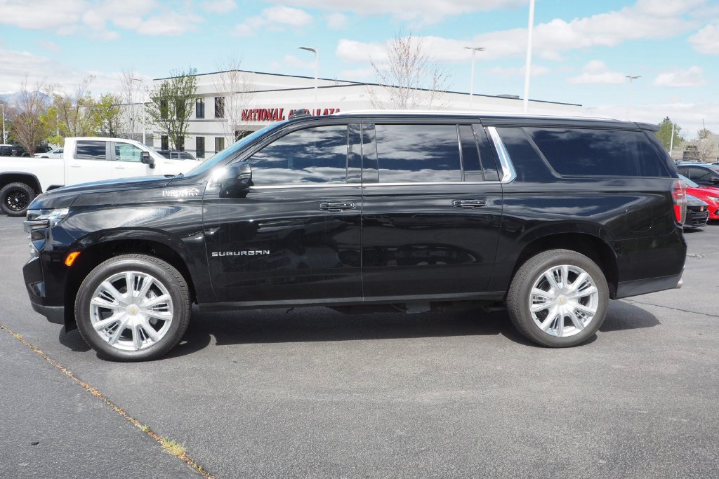 Used 2022 Chevrolet Suburban High Country w/ Premium Package 2 AWD/4WD image 4