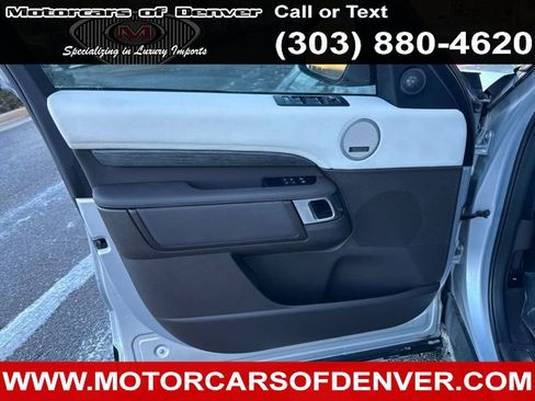 Used 2019 Land Rover Discovery HSE image 24