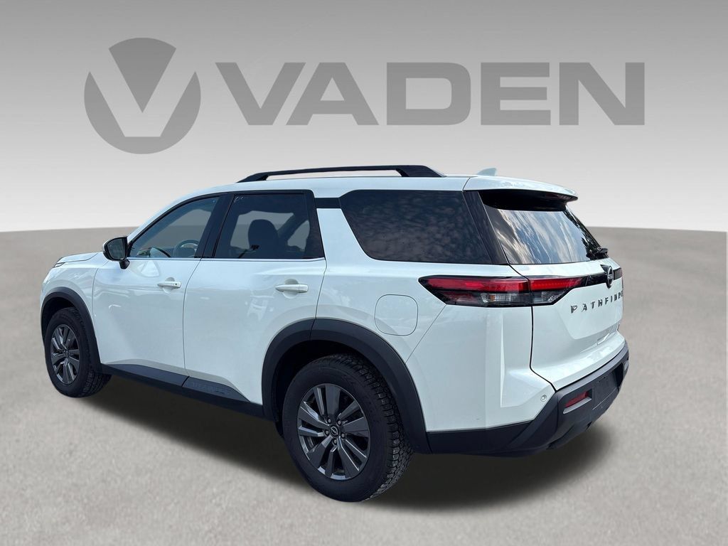 Used 2024 Nissan Pathfinder SV FWD image 18